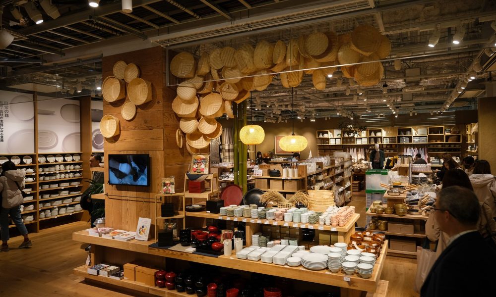 Muji Ginza Flagship Store – Le minimalisme quotidien au cœur du quartier de luxe