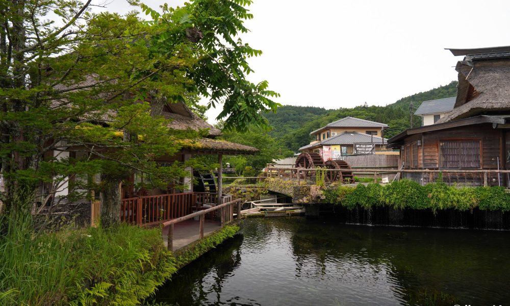 Oshino Hakkai – Le village aux toits de chaume au pied du Mont Fuji