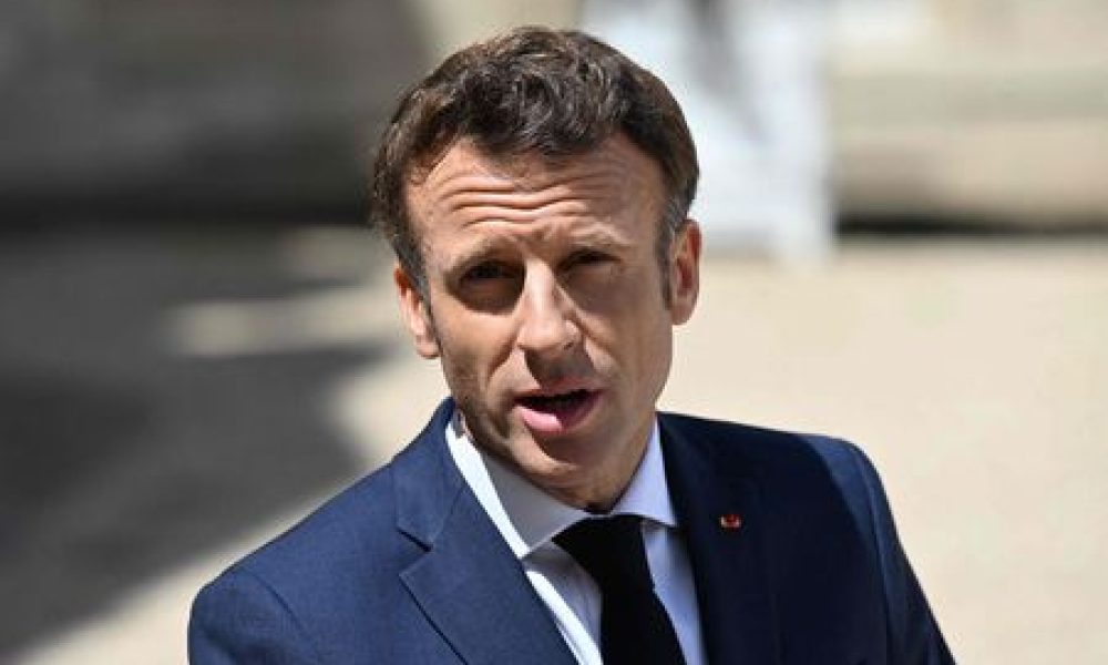 Emmanuel Macron et d’autres dirigeants rendent hommage à Abe Shinzô après son assassinat