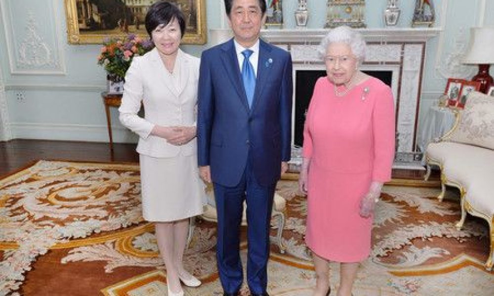 Les condoléances de la reine Élisabeth II à l’empereur du Japon après l’assassinat d’Abe Shinzô