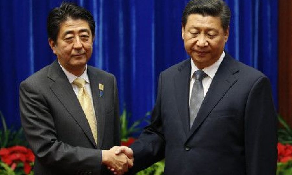 Le président Xi Jinping rend hommage aux efforts d’Abe Shinzô pour améliorer les relations sino-japonaises