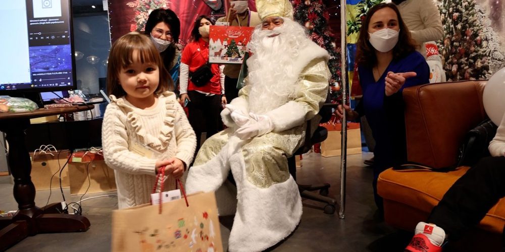 [Vidéo] Charité de Noël au Japon : des dons de livres aux enfants défavorisés et évacués ukrainiens
