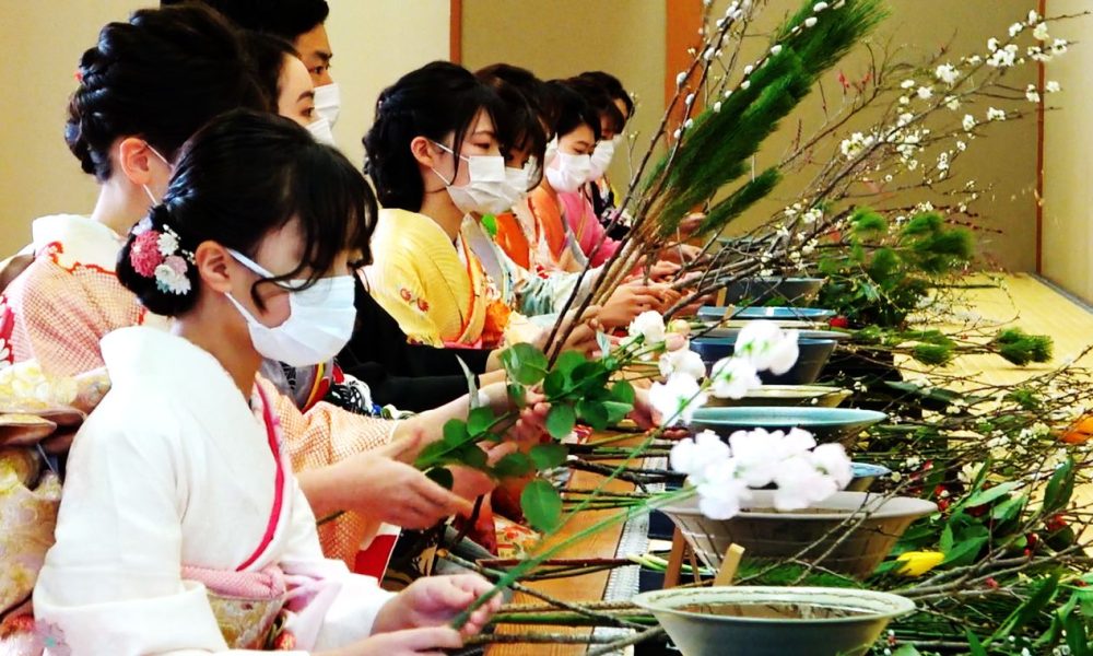 [Vidéo] La plus ancienne école d’art floral « ikebana » a tenu sa première cérémonie de l’année à Kyoto