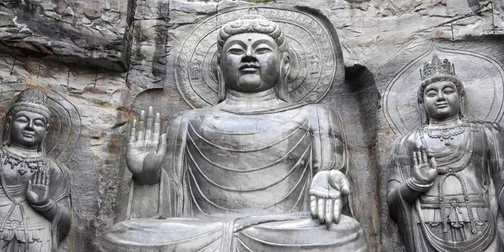 [Vidéo] Un Japonais remercié par le Népal après avoir fait sculpter dans la roche sept statues de Bouddha