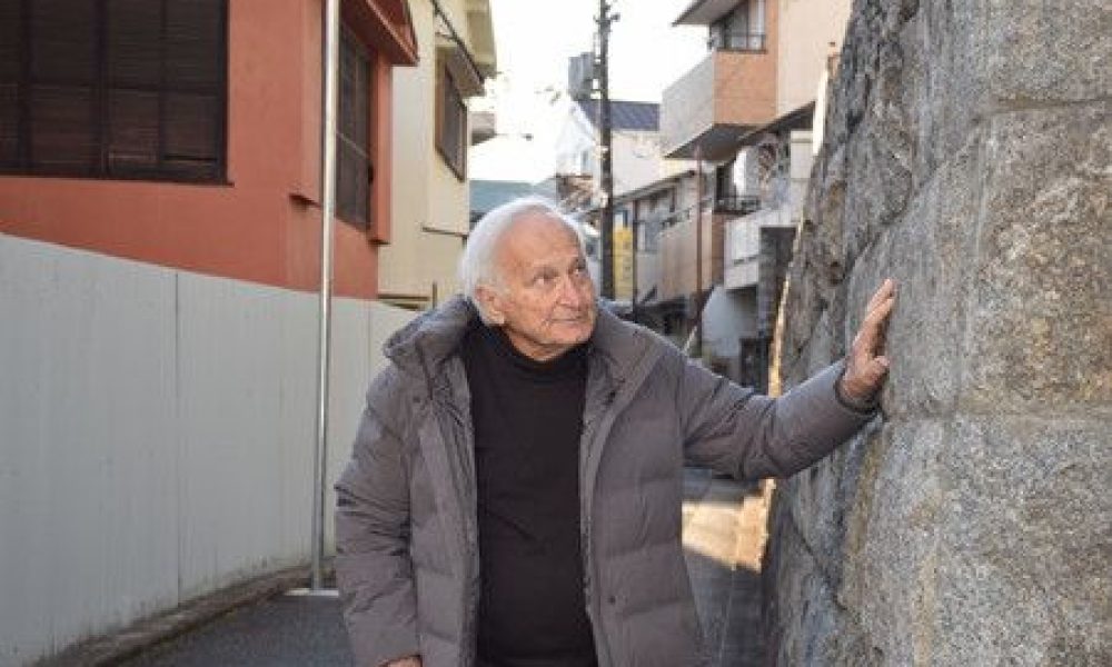 « Merci du fond du cœur » : un juif polonais en visite à Kobe rend hommage à son sauveur Sugihara Chiune