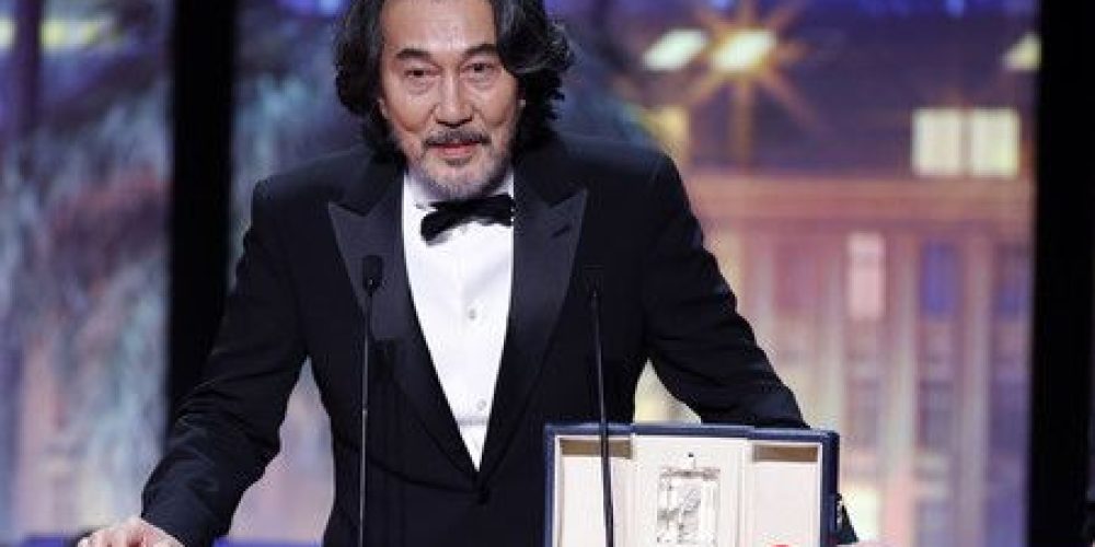 Cannes : l’acteur japonais Yakusho Kôji remporte le prix d’interprétation masculine pour un film de Wim Wenders
