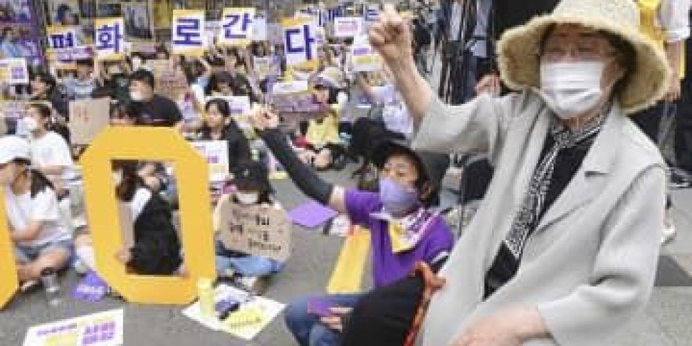 Les soutiens aux esclaves sexuelles de l’armée japonaise se réunissent pour la 1 600ème fois devant l’ambassade du Japon à Séoul