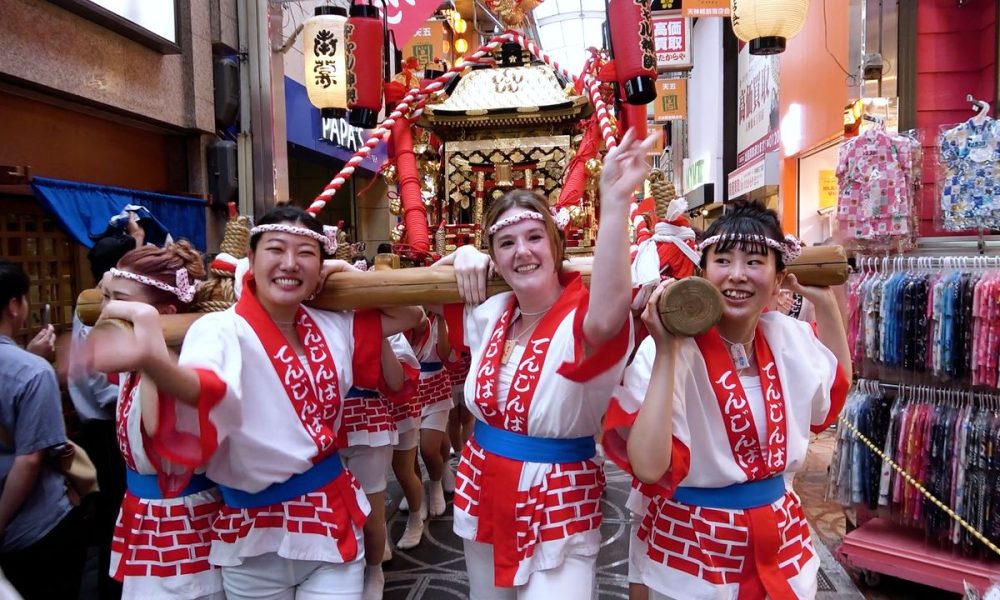 [Vidéo] « Girls Mikoshi » : honneur aux dames en amont du grand festival Tenjin d’Osaka