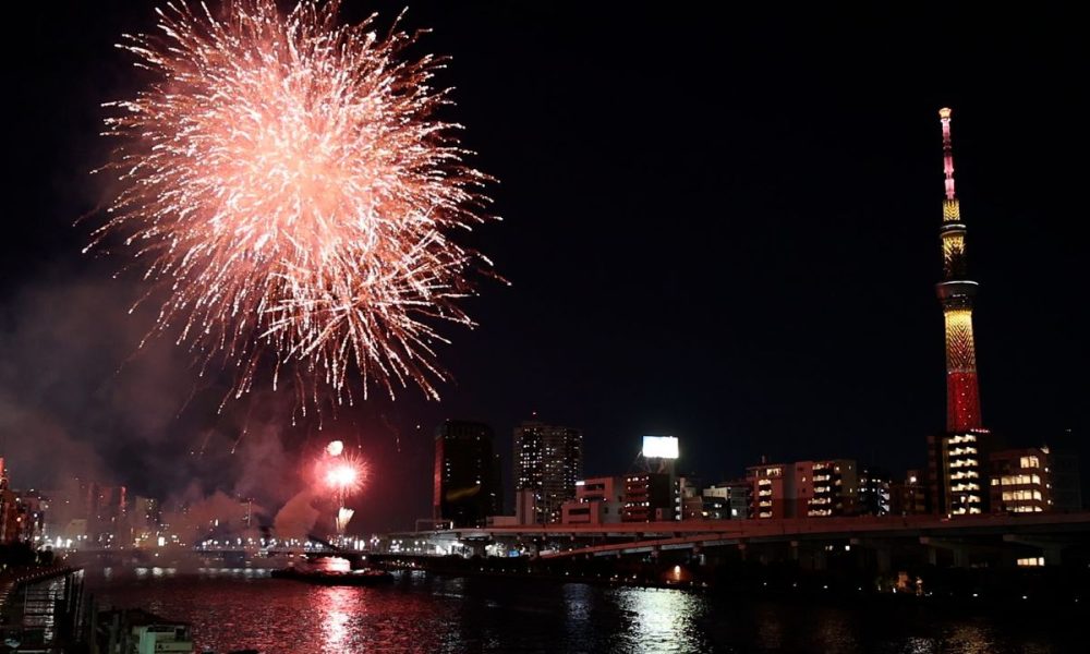 [Vidéo] Plus d’un million de personnes pour le feu d’artifice du fleuve Sumida