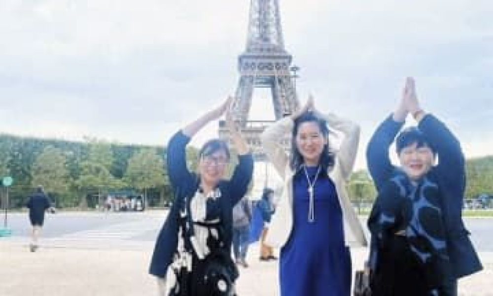 Une sénatrice japonaise critiquée pour une photo devant la tour Eiffel pendant un voyage d’affaires