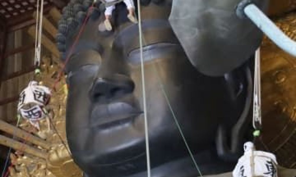 « Ominugui » : nettoyage d’été pour le Grand Bouddha de Nara