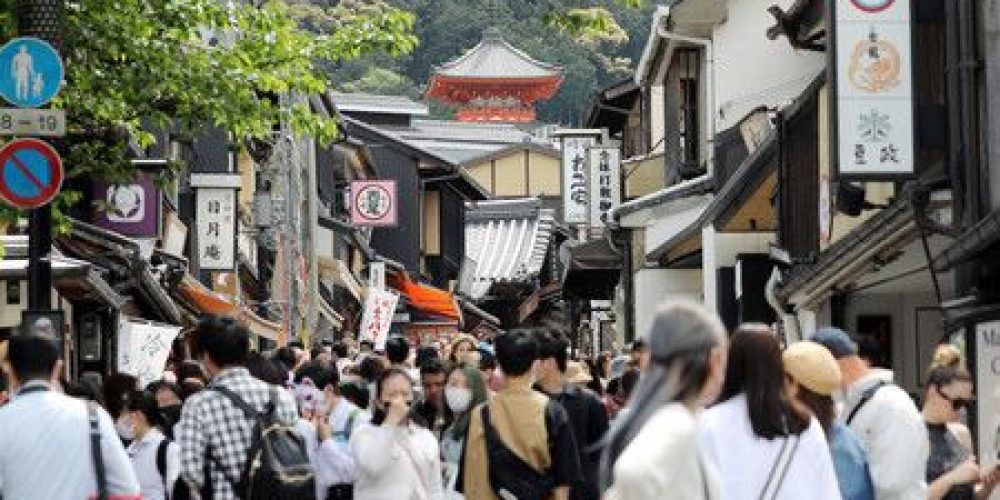 La Chine va reprendre ses voyages groupés au Japon, suscitant des inquiétudes sur le tourisme de masse