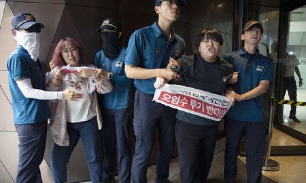 Rejet de l’eau traitée de Fukushima : des opposants sud-coréens interpellés dans l’ambassade du Japon à Séoul