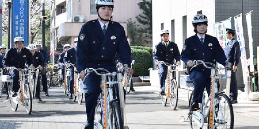 Seuls 13 % des cyclistes japonais portent un casque malgré la loi