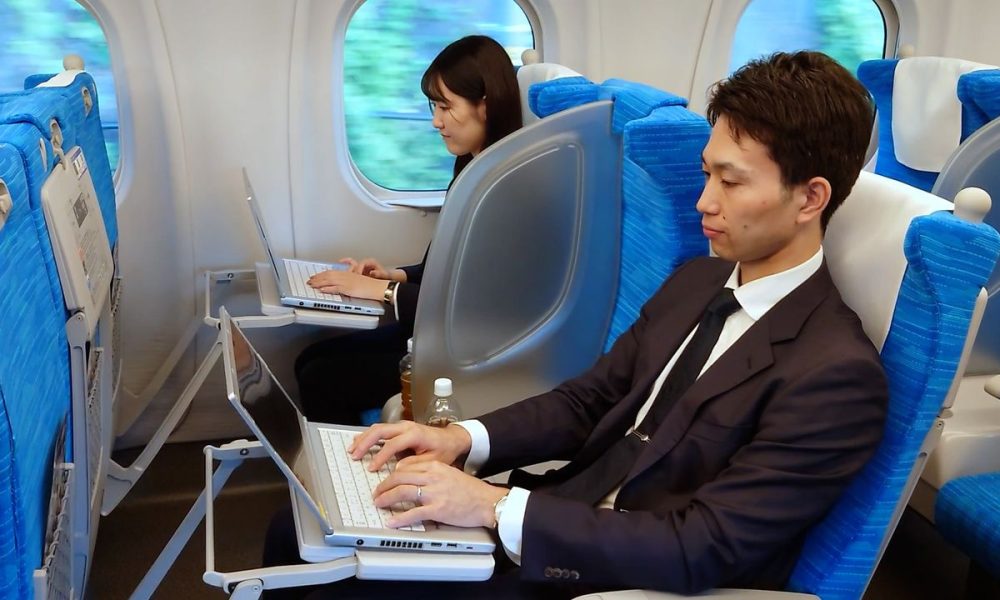 [Vidéo] Les Shinkansen inaugurent des espaces de travail confortables