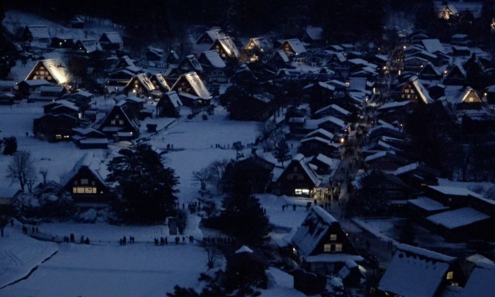 [Vidéo] Illuminations hivernales au village de Shirakawa-gô, inscrit au patrimoine mondial