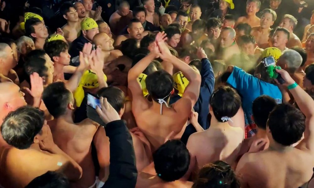 [Vidéo] Somin-sai : un célèbre et illustre festival d’hommes torse nu disparaît…