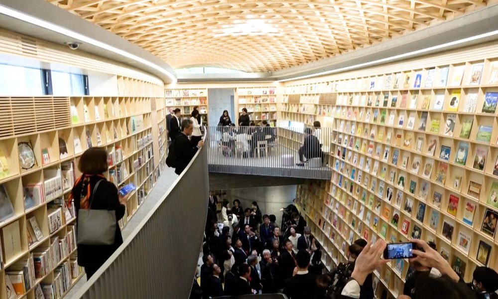 [Vidéo] Ouverture de « La Forêt des enfants », une immense bibliothèque conçue par Andô Tadao à Kumamoto