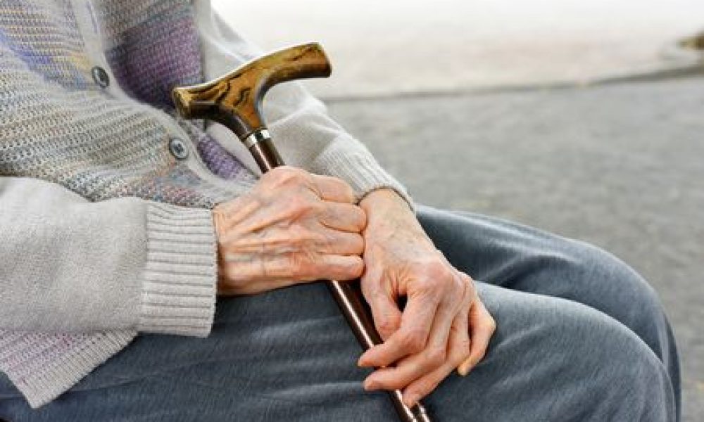 Plus de 17 000 personnes âgées sont mortes seules à leur domicile entre janvier et mars