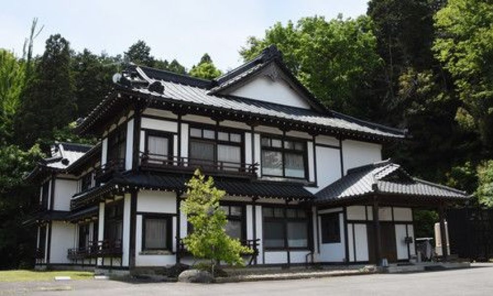 Le couple impérial émérite en visite à Nikkô, où Akihito avait fui la guerre