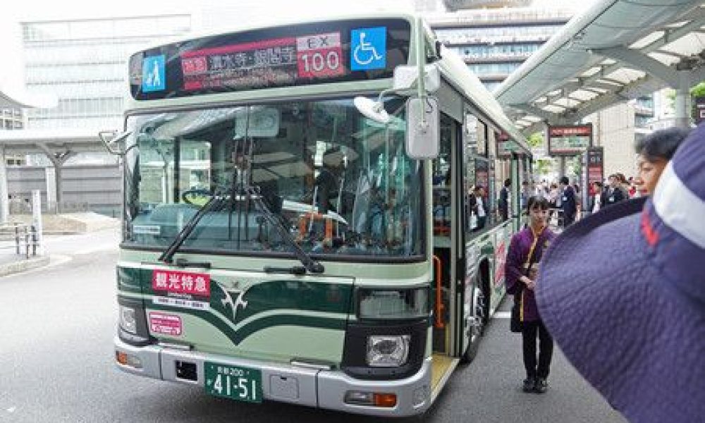 Face au tourisme de masse à Kyoto, des bus spéciaux pour réduire la congestion