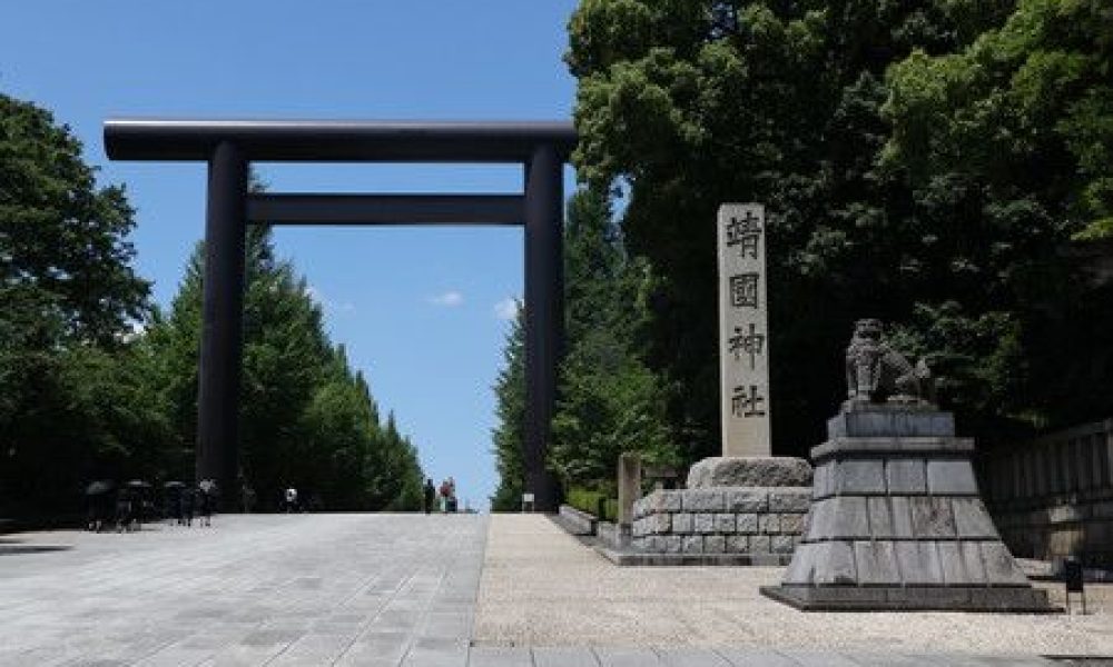 Trois Chinois suspectés de vandalisme au sanctuaire Yasukuni, l’un d’entre eux arrêté