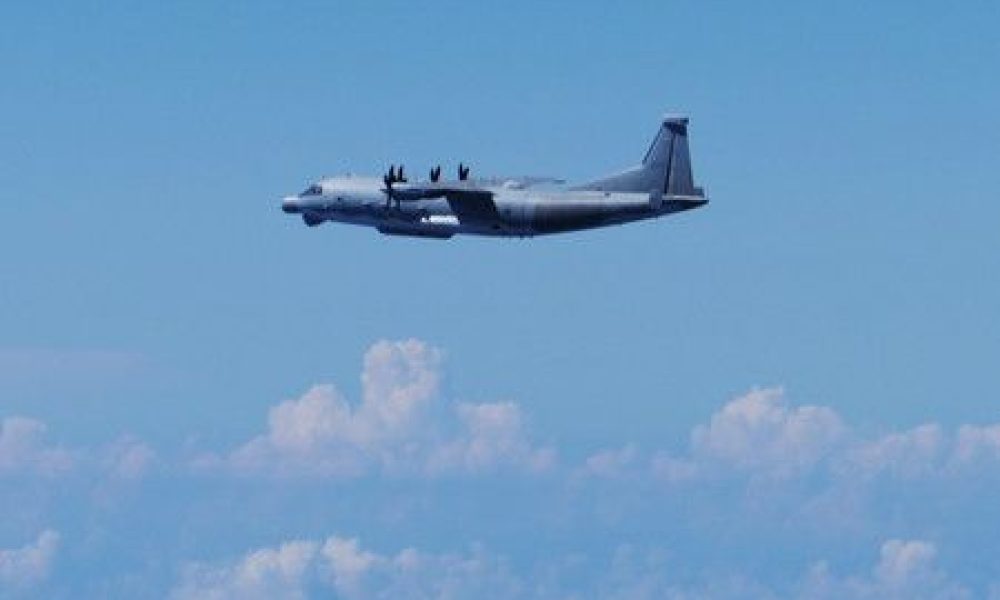 Un avion militaire chinois pénètre pour la première fois dans l’espace aérien japonais