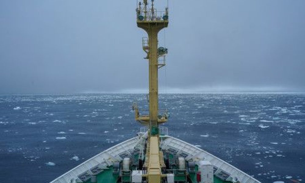 Le navire de recherche japonais Mirai a atteint la zone des glaces de mer dans l’océan Arctique