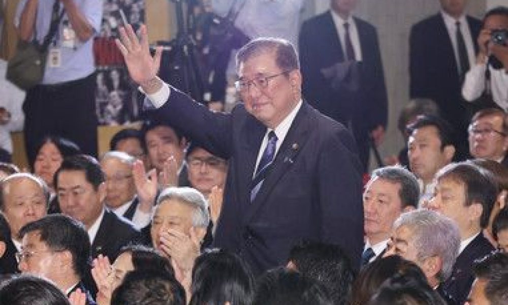 Ishiba Shigeru, élu à la tête du parti au pouvoir, deviendra le nouveau Premier ministre du Japon