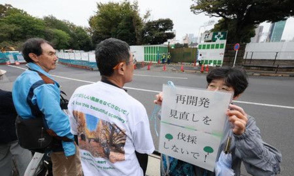 L’abattage d’arbres du quartier Meiji Jingû Gaien a débuté malgré les oppositions