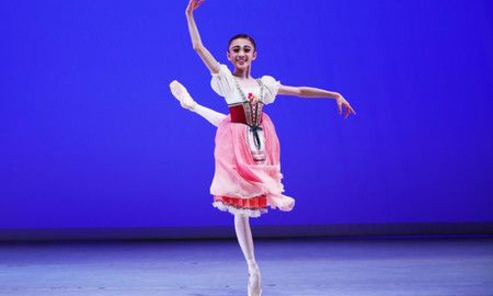 Deux jeunes Japonaises à la première place au plus grand concours de bourses de ballet au monde