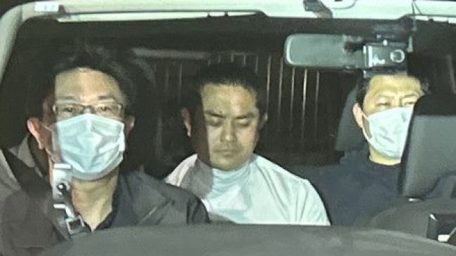 Un homme arrêté après avoir blessé deux personnes au couteau dans le métro de Tokyo