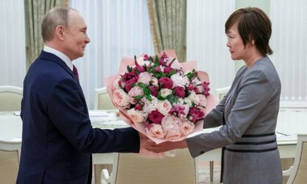 La veuve de l’ancien Premier ministre Abe Shinzô rend visite à Vladimir Poutine