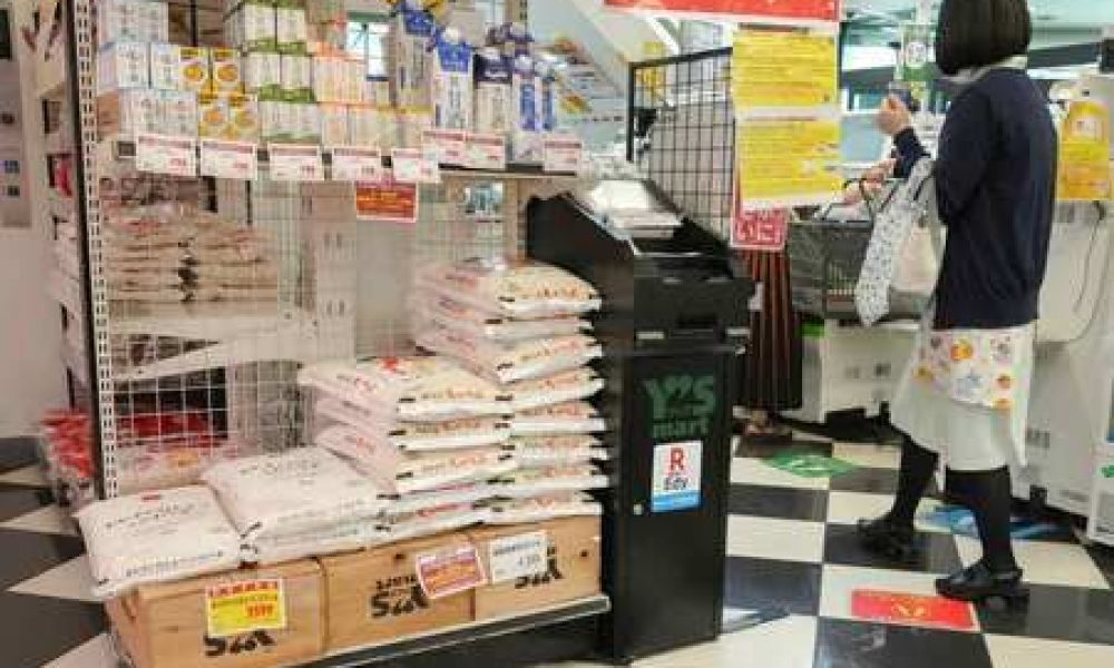 Le prix moyen d’un sac de riz est passé sous la barre des 4 000 yens