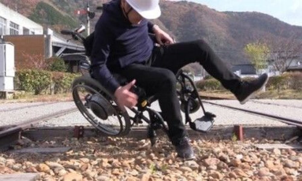 Accidents en fauteuil roulant électrique : le Japon appelle les personnes âgées à la prudence