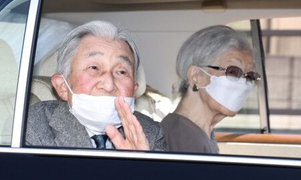 Le couple impérial émérite s’offre quelques jours de repos au bord du Pacifique