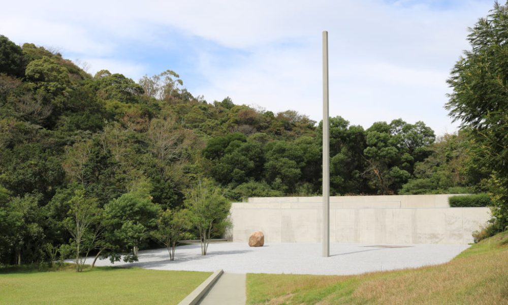 À l’extérieur du Lee Ufan Museum sur Naoshima